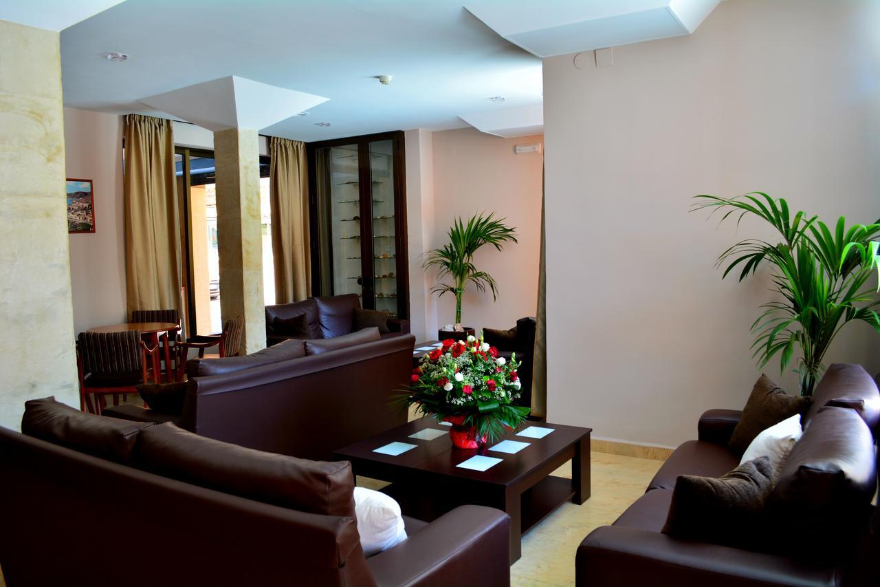 Hotel L'Escala Кульєра Екстер'єр фото